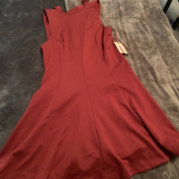 Garnet dress - Picture 3 of 5